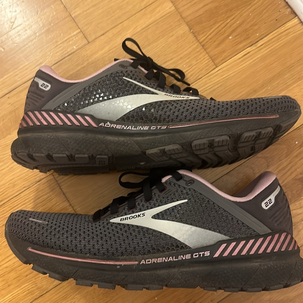 Brooks adrenaline gps 22 sneakers , size 9.5